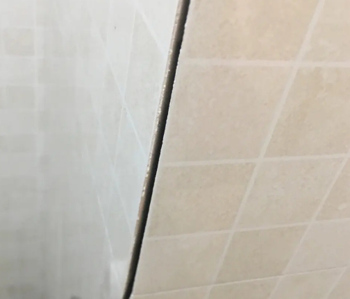 通化瓷砖空鼓维修公司分享阳台瓷砖脱落的修复过程可以分为以下几个步骤
